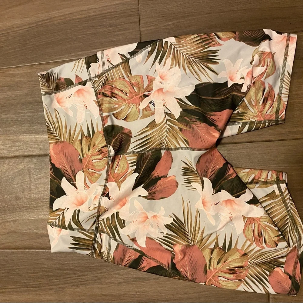 Old Navy Floral Athletic Biking Shorts - Picture 3 of 5